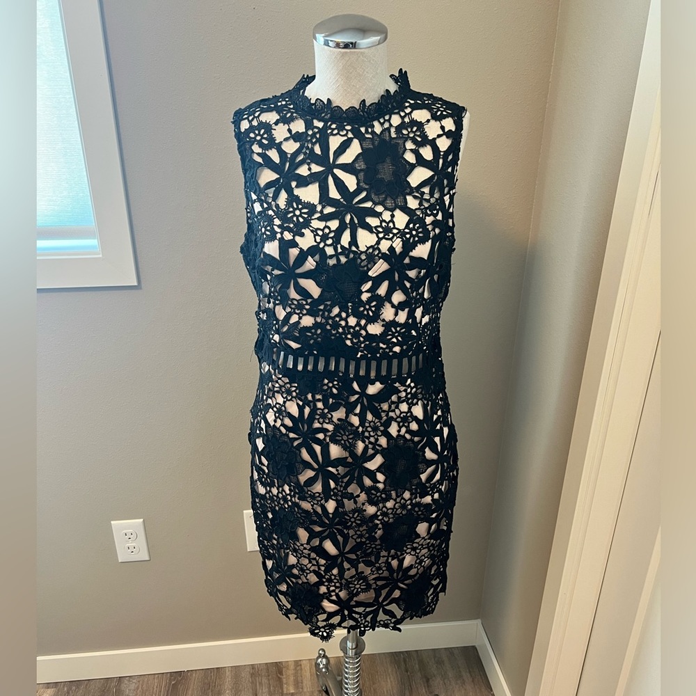 Main Strip black lace dress